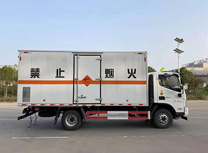 尖扎爆破器材运输车
