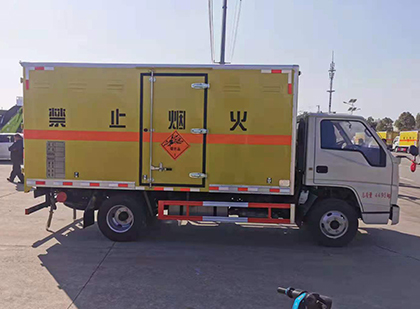 尖扎爆破器材运输车